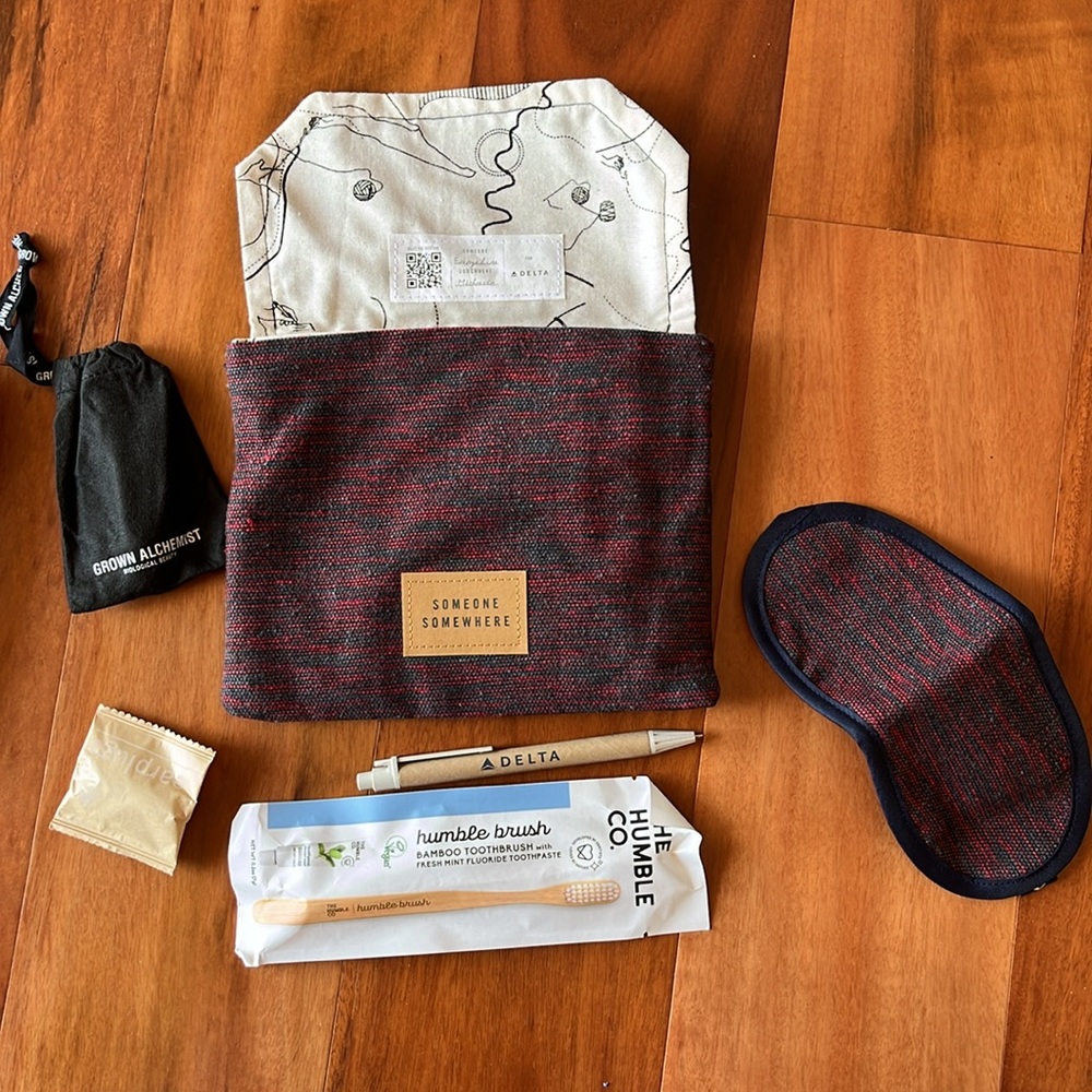 Someone Somewhere Toiletry/Cosmetic Bag from
Delta Airlines